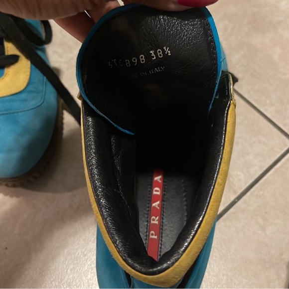 Womens Authentic/Vintage Prada Trainer - Picture 3 of 10